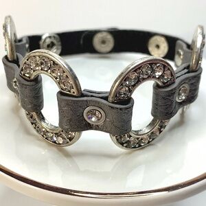 Guang Tong Pebbled Leather Gray Bracelet Silver Tone Links Snaps Rhinestones
